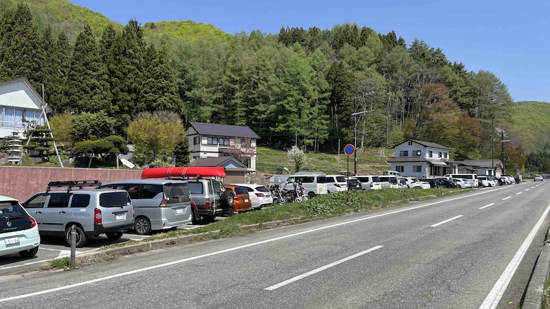 お店横の駐車場の画像